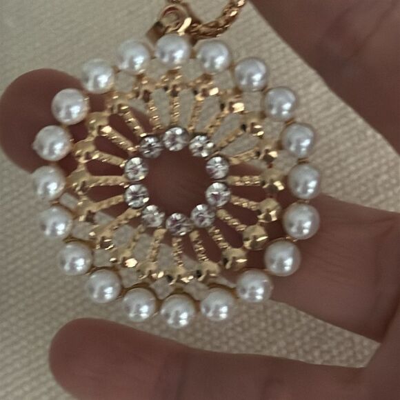 Men’s Gold Tone Faux Pearl Medallion Necklace, 30” Chain, Vintage Boho Rockstar - Picture 6 of 9